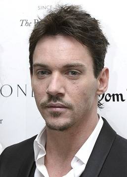 photo Rhys Meyers